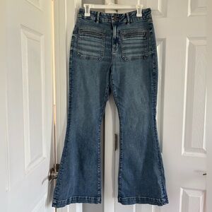 American Eagle High-Rise Flare Jeans in Medium Wash